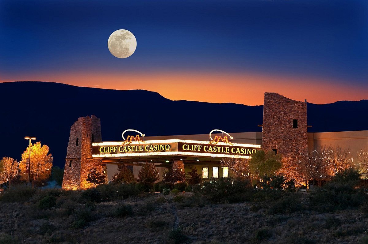 Casino Castle: A Royal Gaming Experience